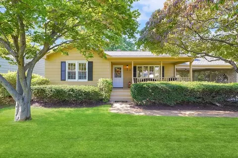 14 Janine St, Chicopee, MA 01013