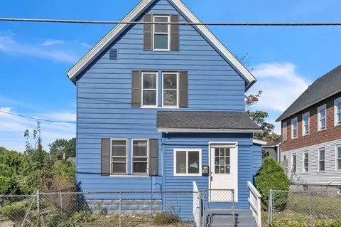 30 Chester St, Springfield, MA 01105 photo 2