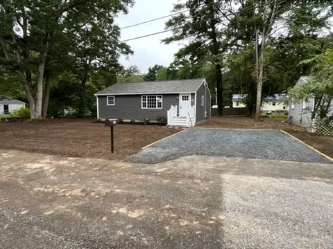 31 12th Ave, Halifax, MA 02338