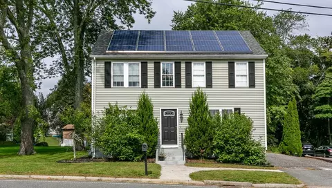 2 Dilla St, Milford, MA 01757