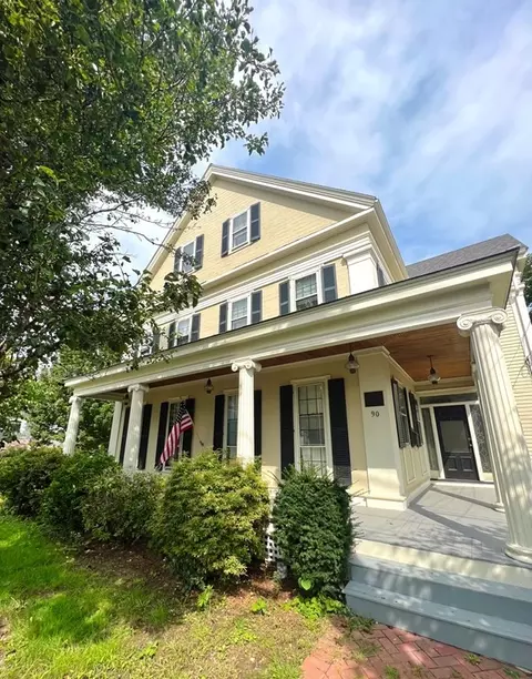 90 Franklin St, Stoneham, MA 02180