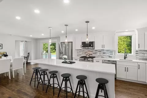 3 Holly Ridge Dr, Sandwich, MA 02563