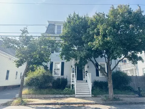 24 Cabot St #3, Salem, MA 01970