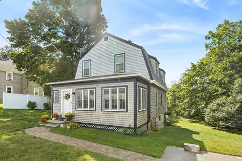 10 Cotuit Rd, Bourne, MA 02532