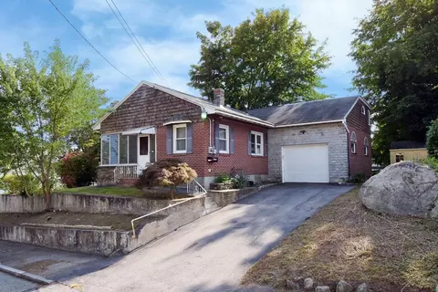 44 5th Ave, Lowell, MA 01854