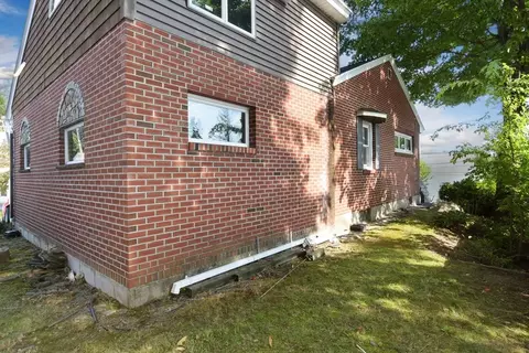 44 5th Ave, Lowell, MA 01854 photo 3