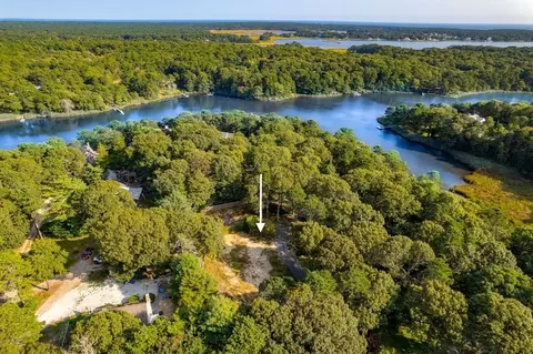 20 Crosby Ln, Falmouth, MA 02536