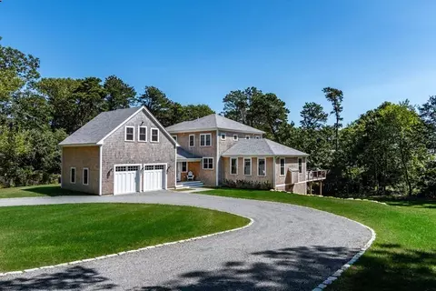 15 Peter Williamson Blvd, Oak Bluffs, MA 02557