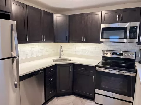 913 State Rd #2, Plymouth, MA 02360