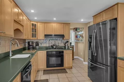 107 Sylvan St, Danvers, MA 01923 photo 11