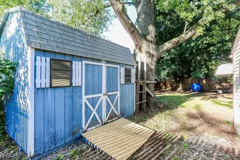 16 Ansara St, Springfield, MA 01104 photo 3