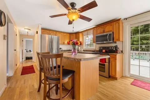 65 Joan St, Springfield, MA 01129 photo 4