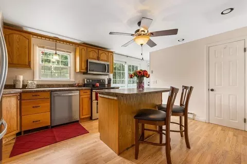 65 Joan St, Springfield, MA 01129 photo 2