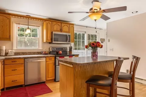 65 Joan St, Springfield, MA 01129 photo 3