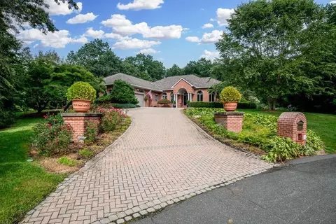 11 Laurel Ln, Wilbraham, MA 01095