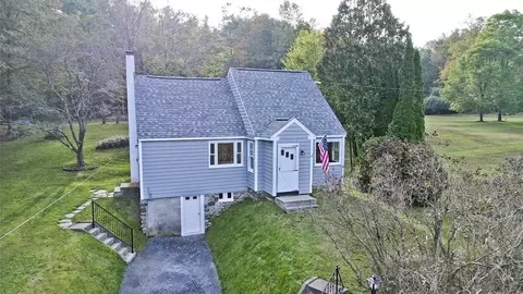 605 Berkshire Trl, Cummington, MA 01026