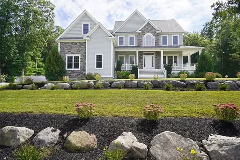 17 Coach Rd, Plainville, MA 02762