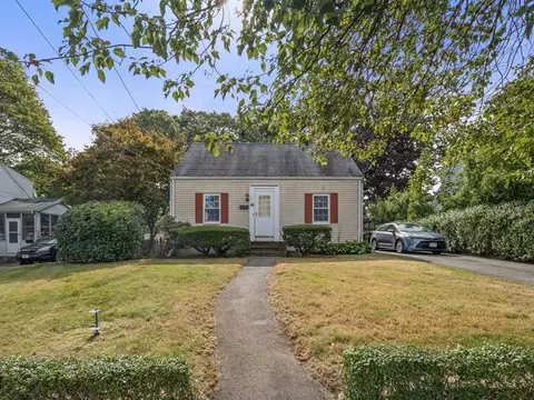 22 Vine St, Brockton, MA 02301