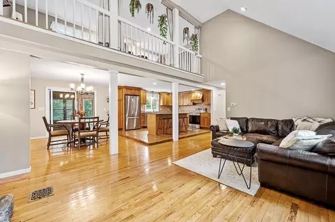 5 Torrey Rd, Sutton, MA 01590