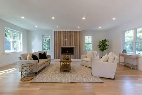82 Border Rd, Needham, MA 02492 photo 4