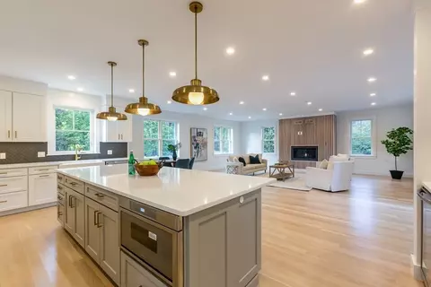 82 Border Rd, Needham, MA 02492 photo 2