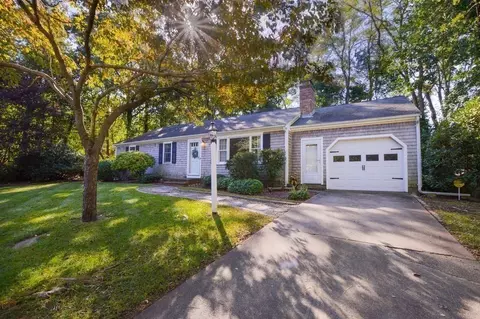 5 Althea Rd, Falmouth, MA 02540