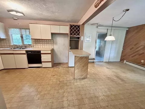 15 Amos Dr, Springfield, MA 01119 photo 11