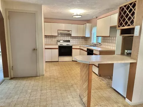 15 Amos Dr, Springfield, MA 01119 photo 13