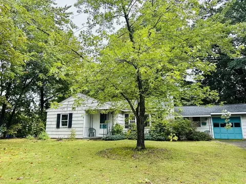 15 Amos Dr, Springfield, MA 01119 photo 2