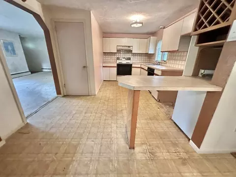 15 Amos Dr, Springfield, MA 01119 photo 14