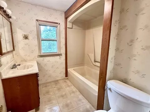 15 Amos Dr, Springfield, MA 01119 photo 9