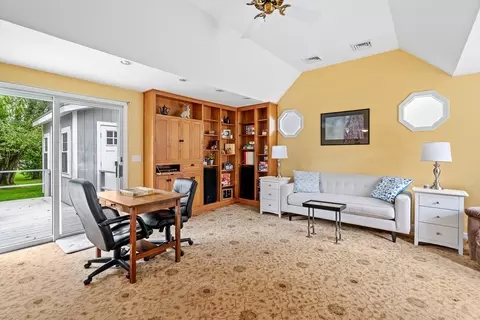 19 Harvey St, Easthampton, MA 01027 photo 3