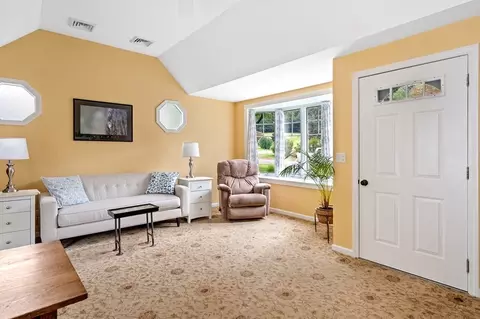 19 Harvey St, Easthampton, MA 01027 photo 5