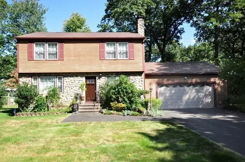 92 Branch St, Longmeadow, MA 01106