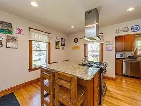 42 Evers St, Worcester, MA 01603 photo 2