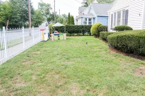 76 Embury St, Springfield, MA 01109 photo 18