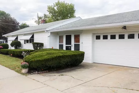76 Embury St, Springfield, MA 01109 photo 2