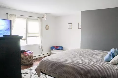 76 Embury St, Springfield, MA 01109 photo 7