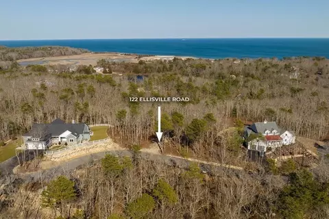 122 Ellisville Rd, Plymouth, MA 02360