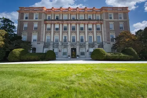 16 Balmoral St #110, Andover, MA 01810