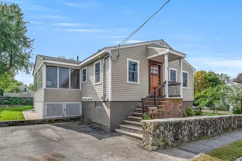 41 Oakland St, Salem, MA 01970