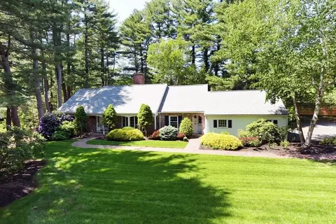 19 Smith Farm Tr, Lynnfield, MA 01940