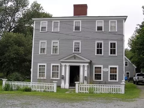 69 S Main St, Ipswich, MA 01938