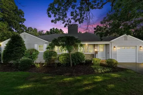 132 Berwick Pl, Norwood, MA 02062