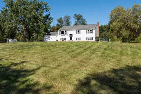 12 Gibbs Rd, Middleboro, MA 02346