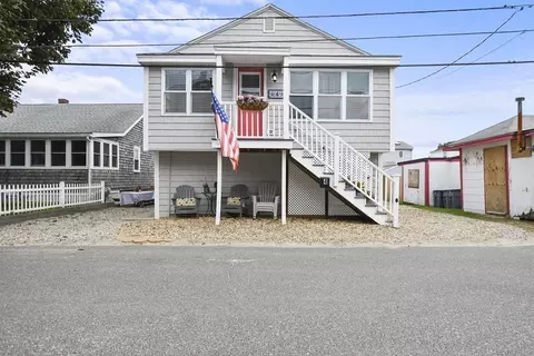 4 Florence Ave, Salisbury, MA 01952