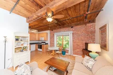 540 Main St #306, Clinton, MA 01510
