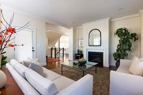 49 Summit Ave #1, Brookline, MA 02446