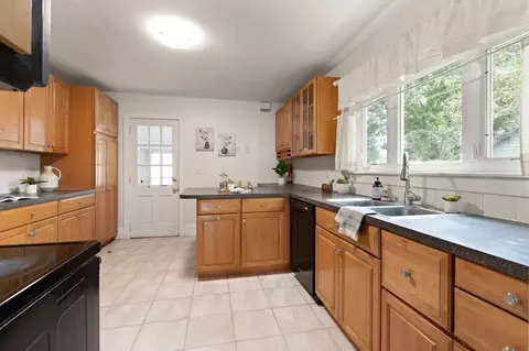27 Wright St, Arlington, MA 02474 photo 12