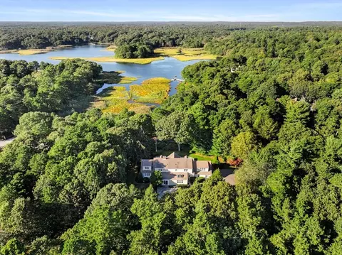 201 Smoke Valley Rd, Barnstable, MA 02655